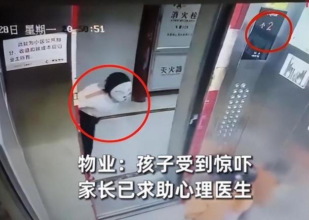 挡电梯门致幼童被困,挡电梯门这事到底有多危险?
