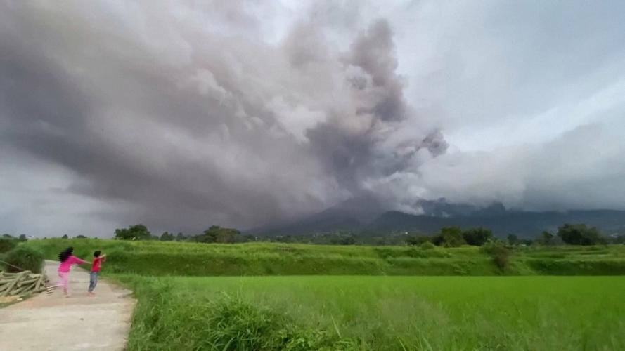 火山喷发灰柱1万米,火山喷发灰柱1万米高